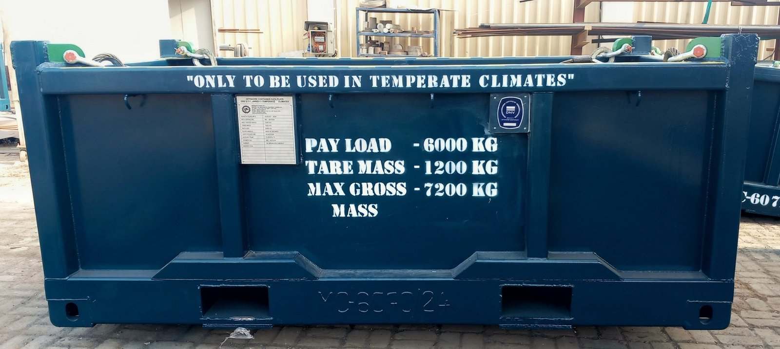 DNV 2.5 m offshore basket with payload, tare and gross mass ratings marked on the side panel